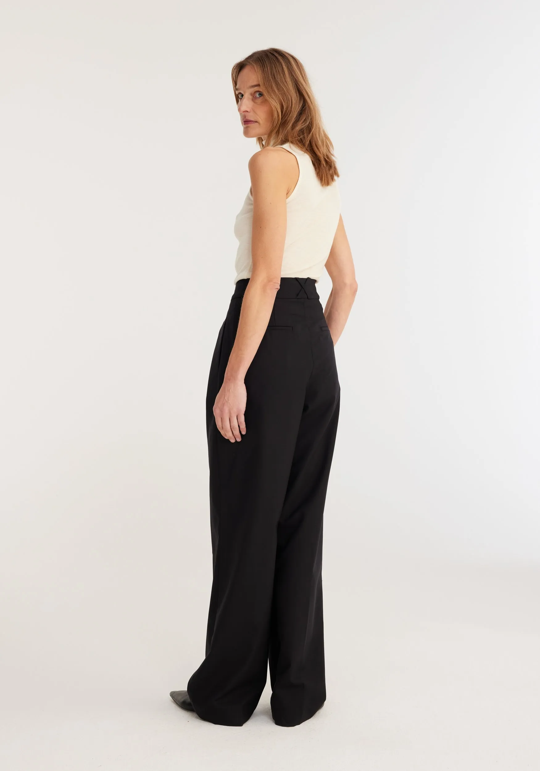 Fine merino sleeveless turtleneck | off-white