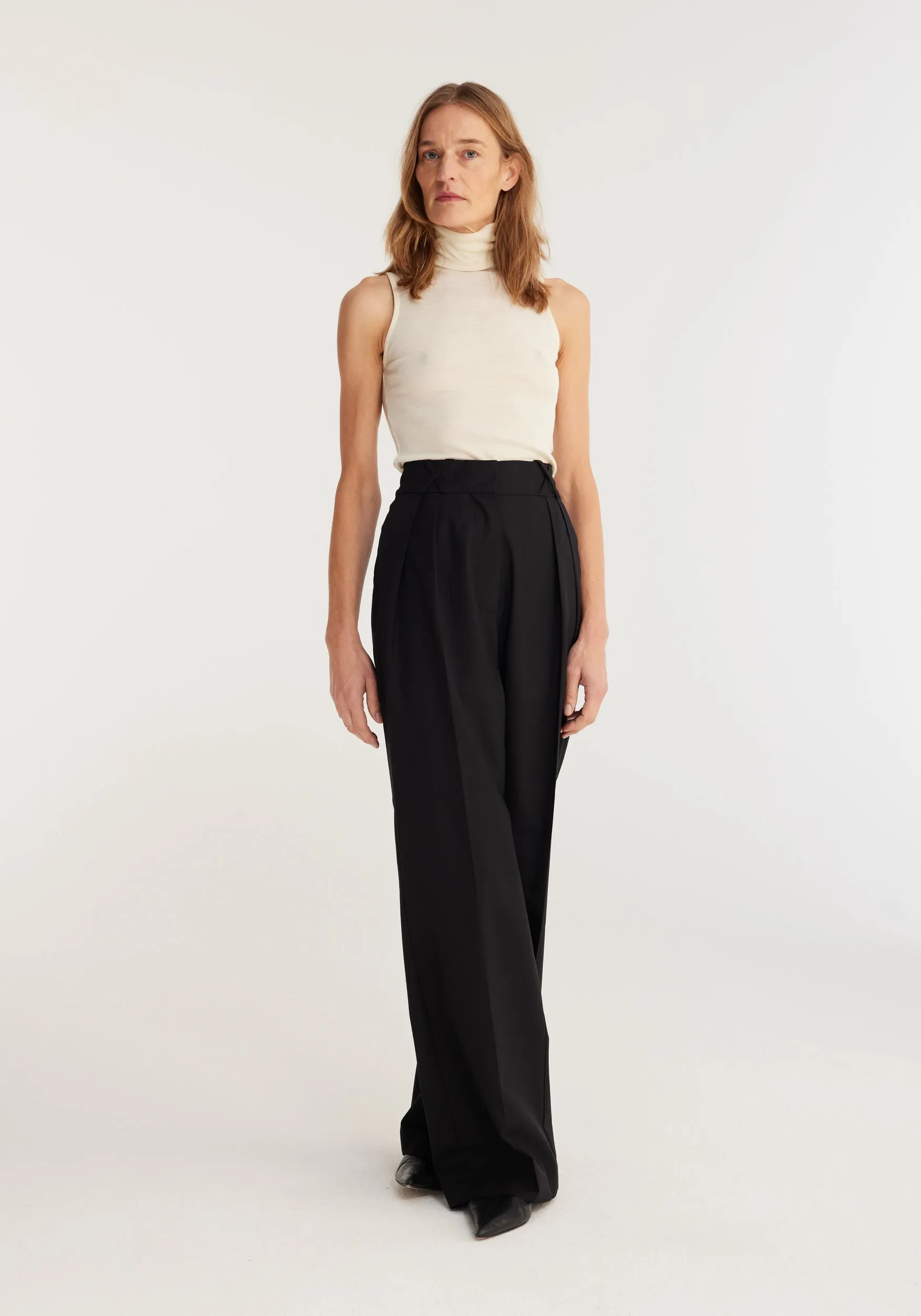 Fine merino sleeveless turtleneck | off-white