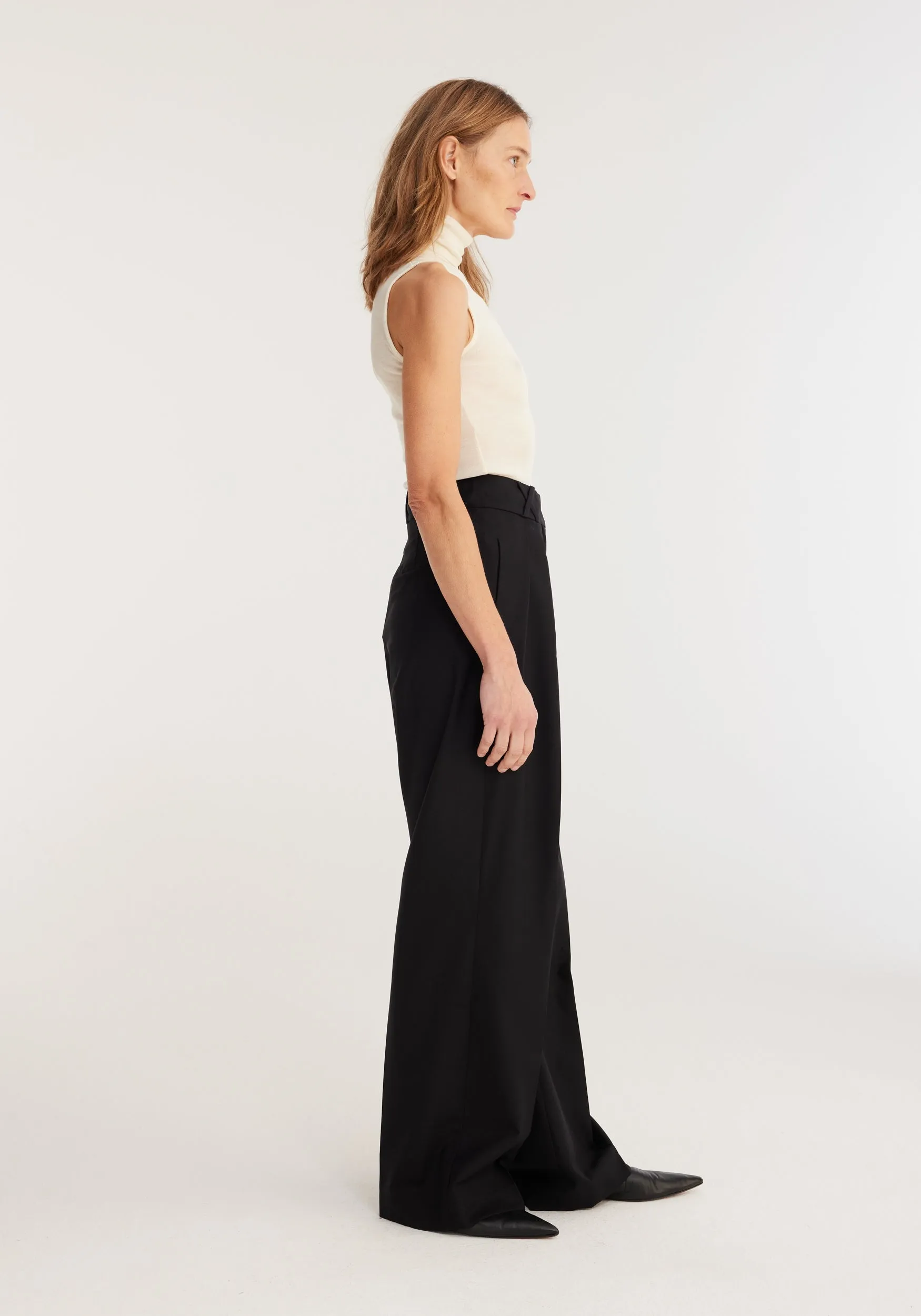 Fine merino sleeveless turtleneck | off-white