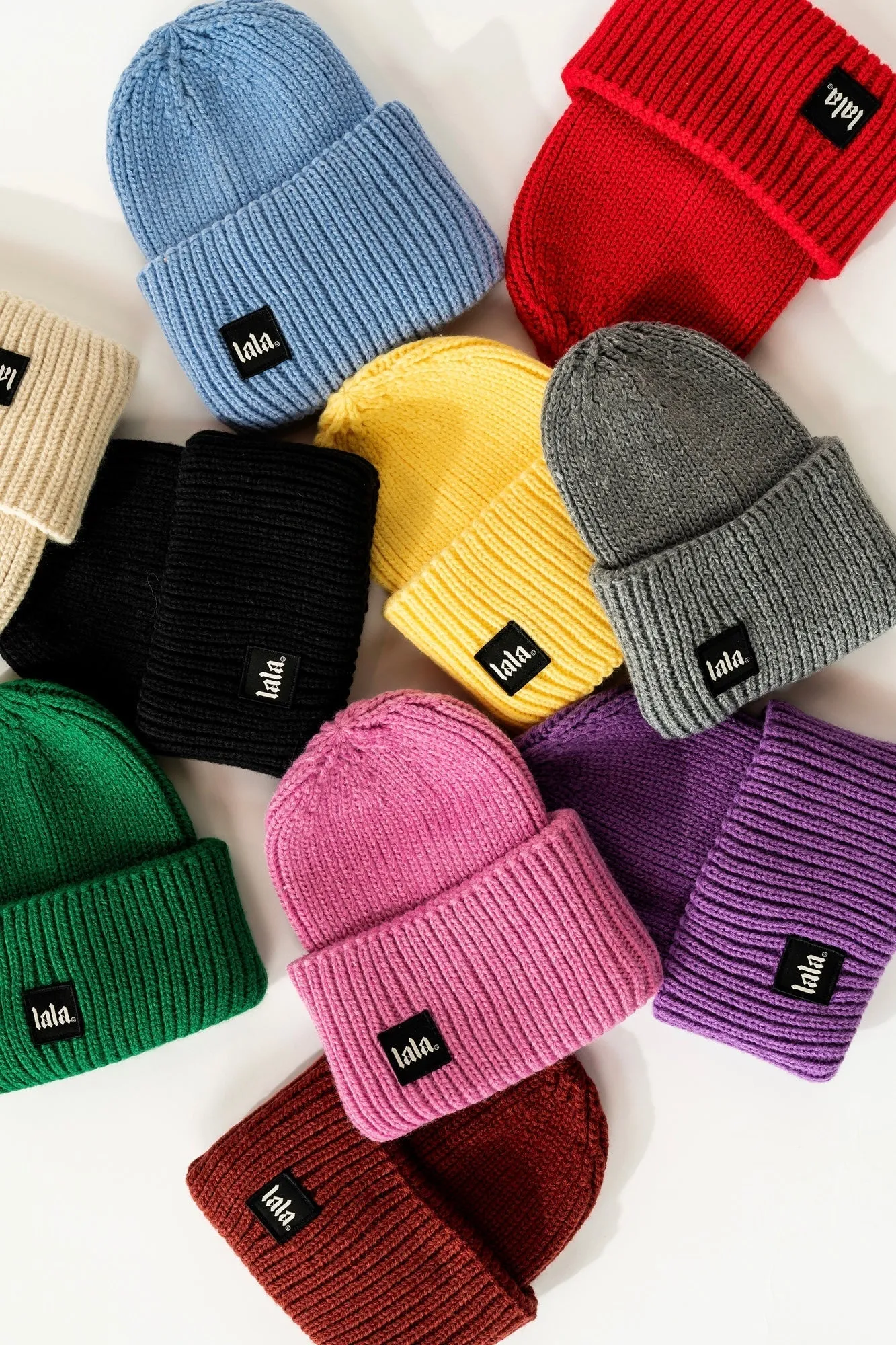 Grunge Chic Label Beanie in Violet