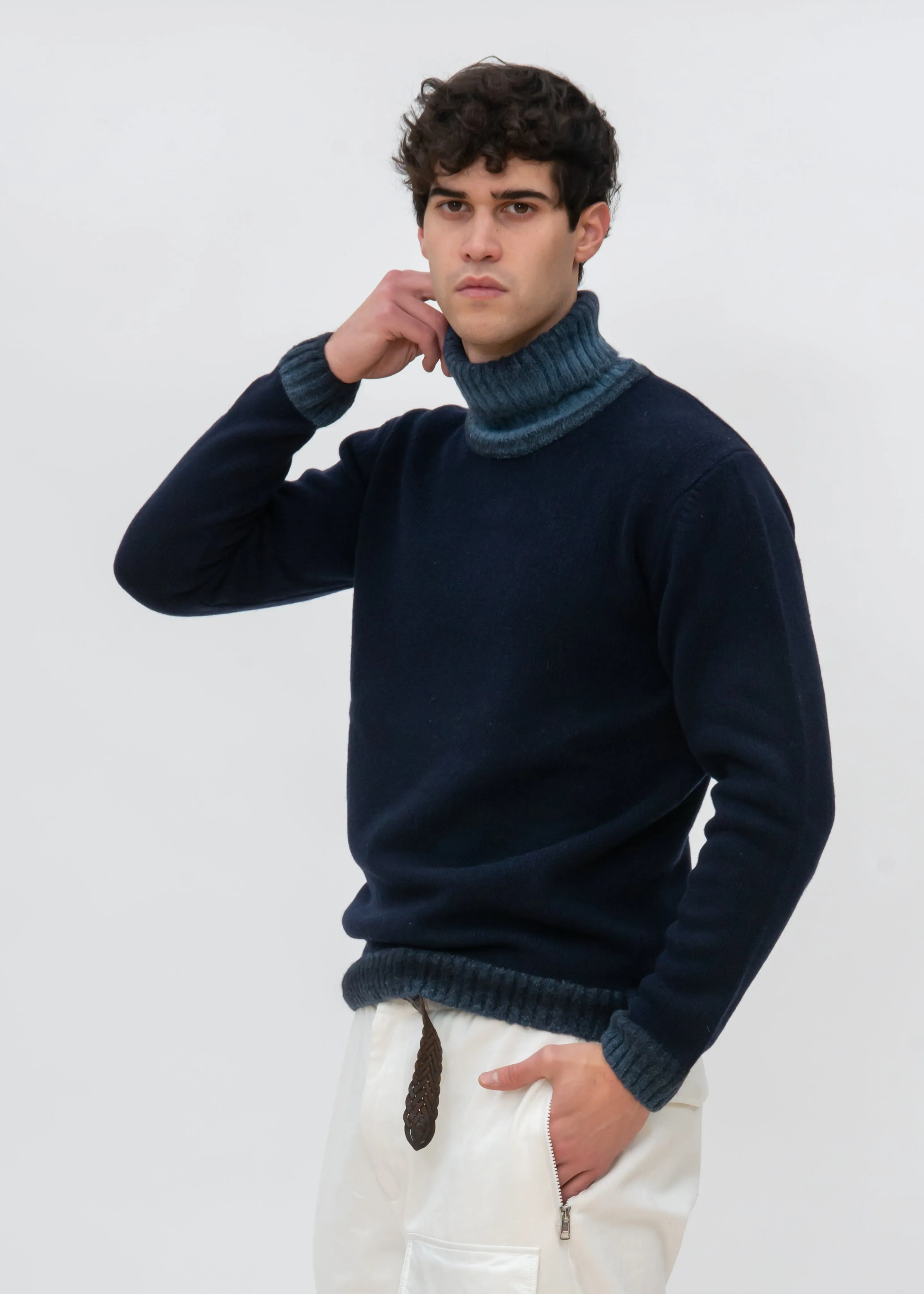 SHADED EFFECT DETAILS TURTLENECK SWEATER